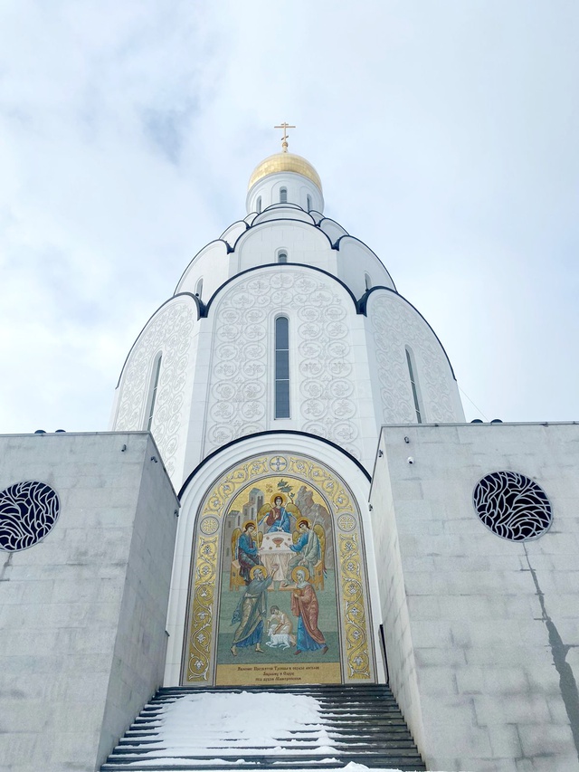 Храм святого равноапостольного князя Владимира, вид снизу вверх