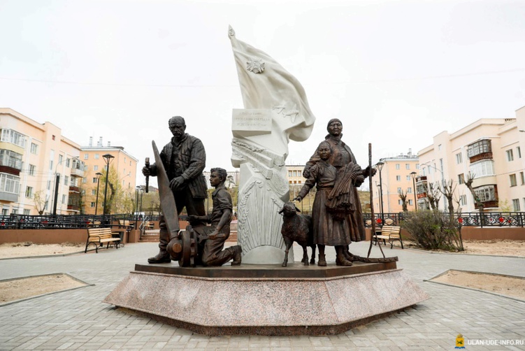 Памятник "Труженикам тыла и детям войны"