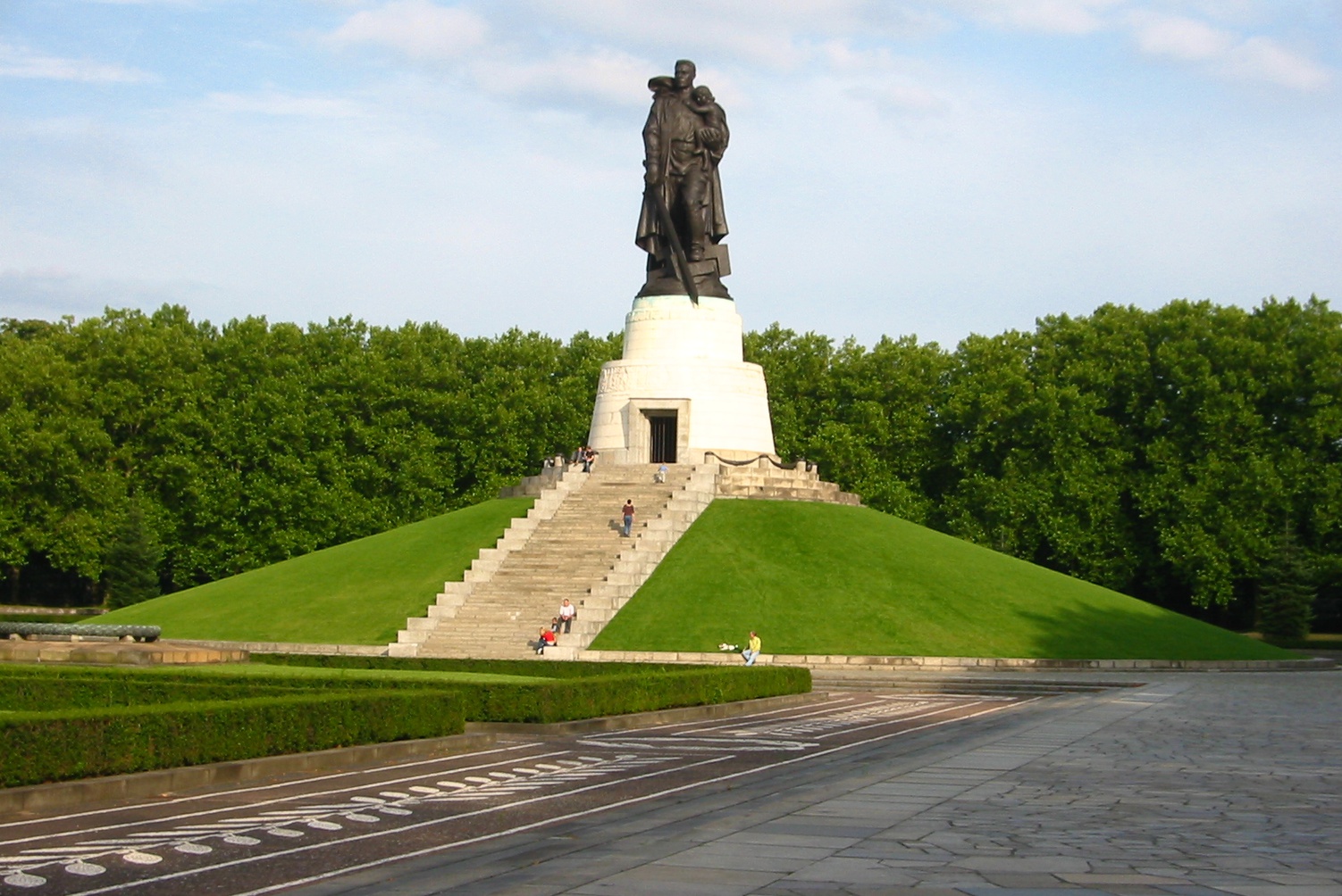 памятник воину освободителю в германии