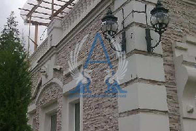 Сотрудниками кампании «Архитектура Благополучия» начаты работы по изготовлению архитектурных изделий из стеклофибробетона для реставрации и восстановления внешнего облика фасада частного владения в загородной резиденции «Балтия».