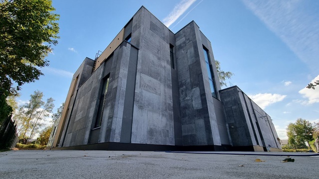 Навесной фасад из архитектурного бетона