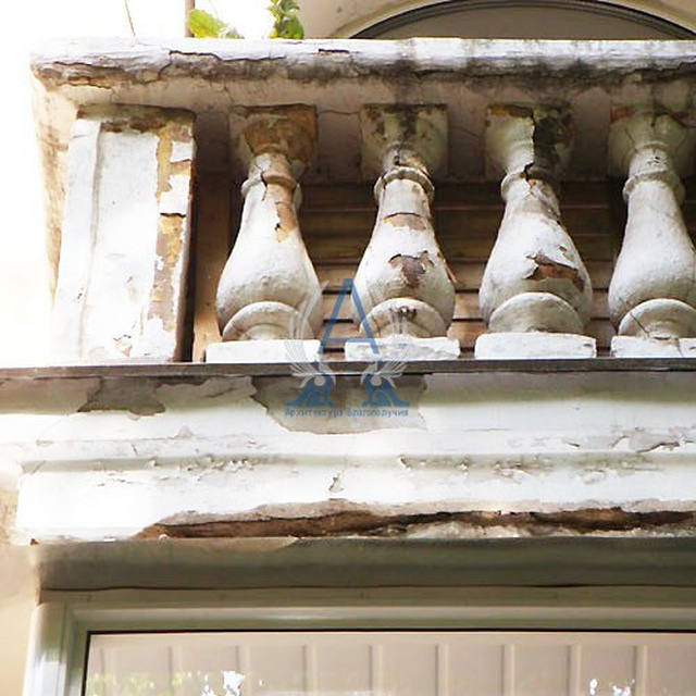 Балконное ограждение до реставрации.