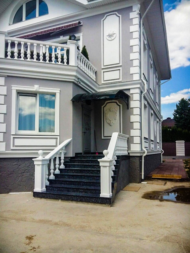 Декор на фасад загородного дома п. Солосово