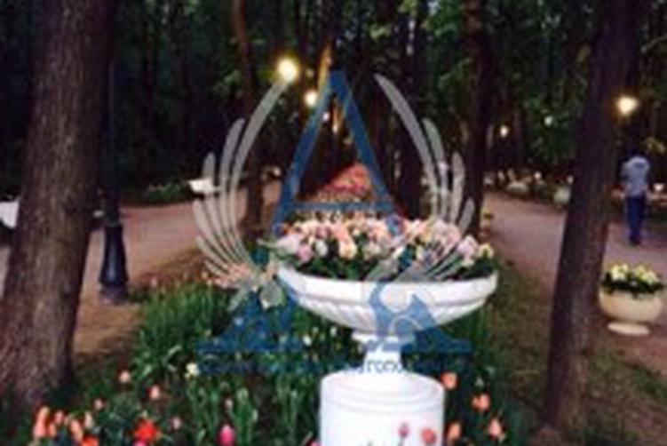 Нескучный Парк Горького обновленный как никогда - манит цветами, аллеями и необыкновенным чудом - по имени московская весна.